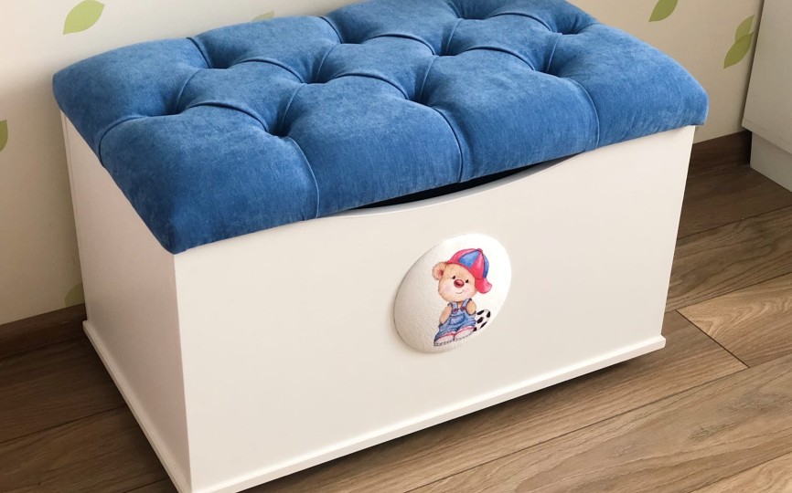 Ящик для игрушек с каретной стяжкой