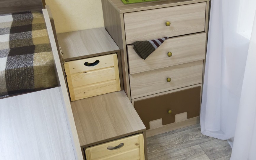 Ящик к ступеням