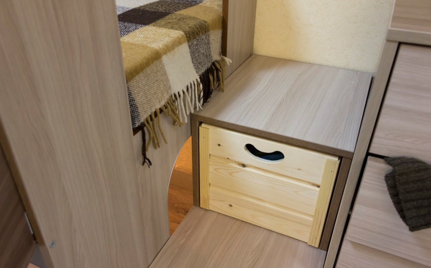 Ящик к ступеням