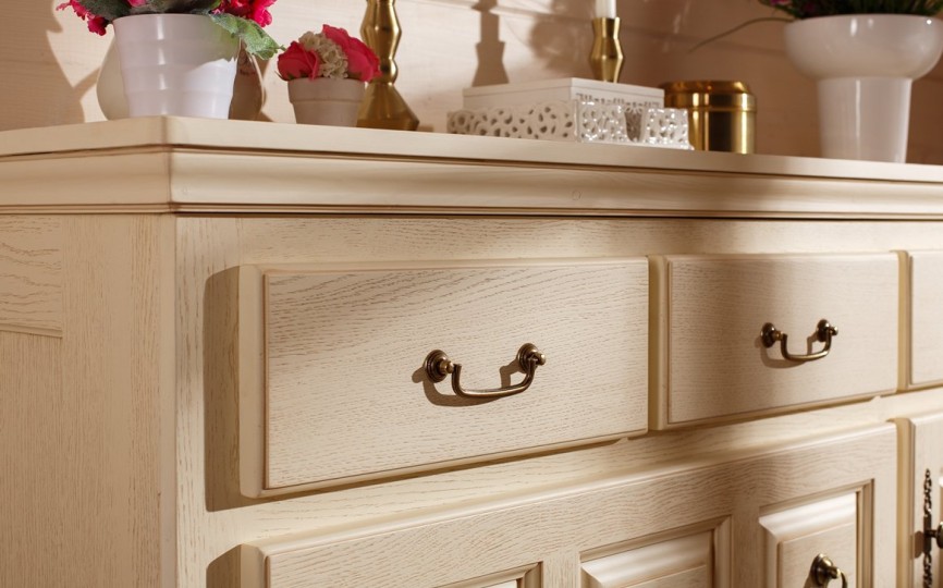 Комод Бьёрт  на круглых ножках 1-11