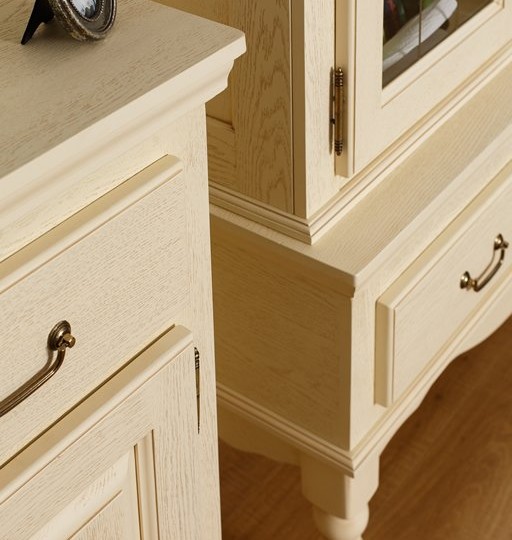 Комод Бьёрт  на круглых ножках 1-11