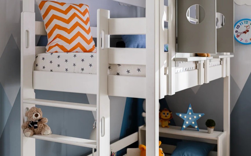 Детская комната Тимберика Кидс №11 с кроватью-чердаком и столиком