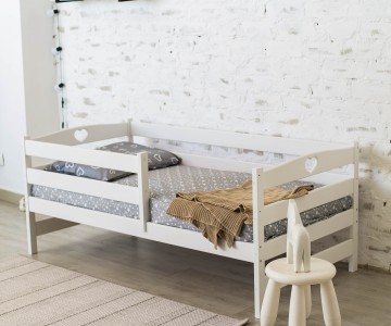 Кровать софа с ящиками Сердечко ЭКО массив березы, цвет белый.