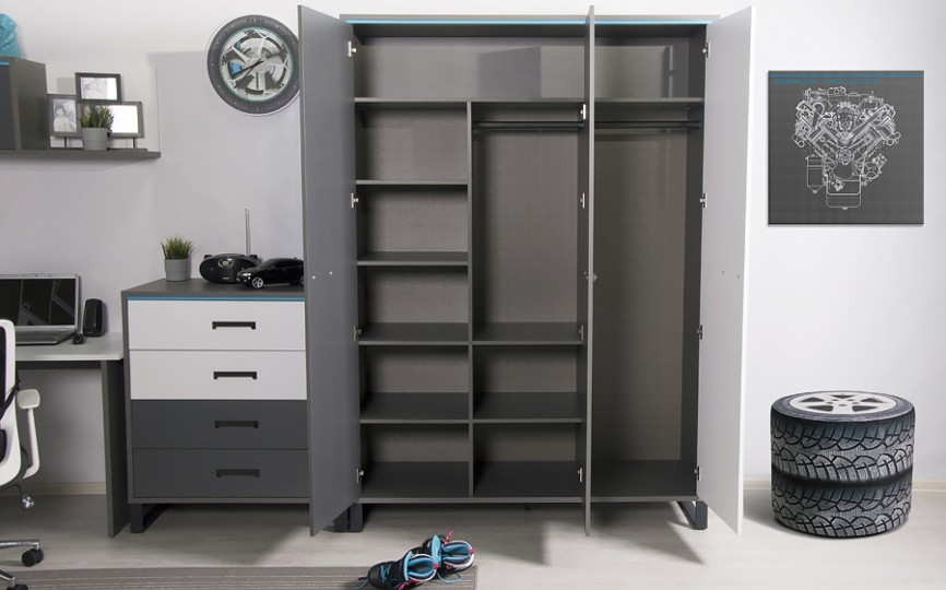 Шкаф 3-х дверный "Карбон"