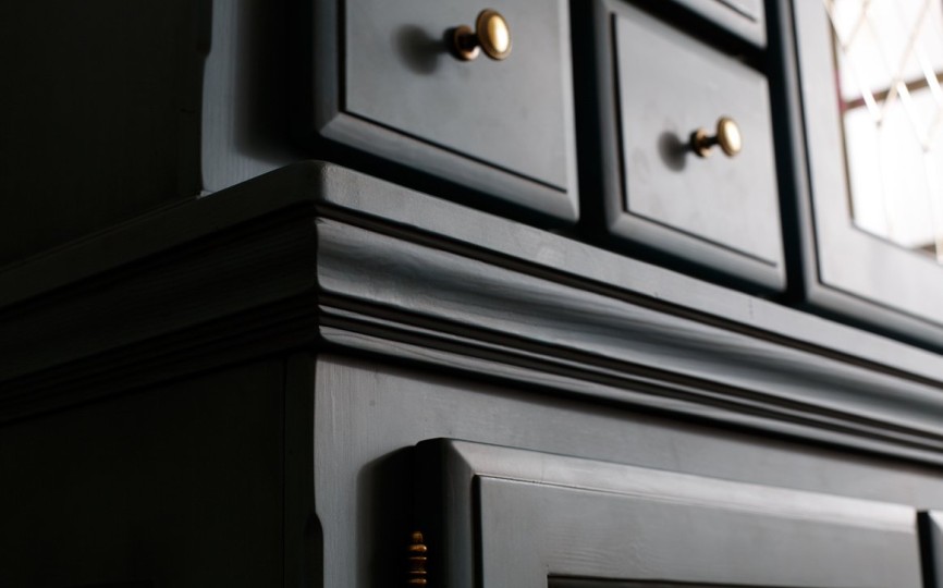 Сервант трехдверный Валенсия 2-51 на высоких ножках