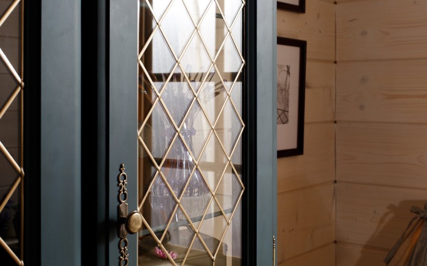 Сервант трехдверный Валенсия 2-51 на высоких ножках