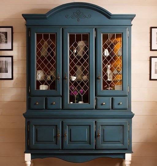 Сервант трехдверный Валенсия 2-51 на высоких ножках