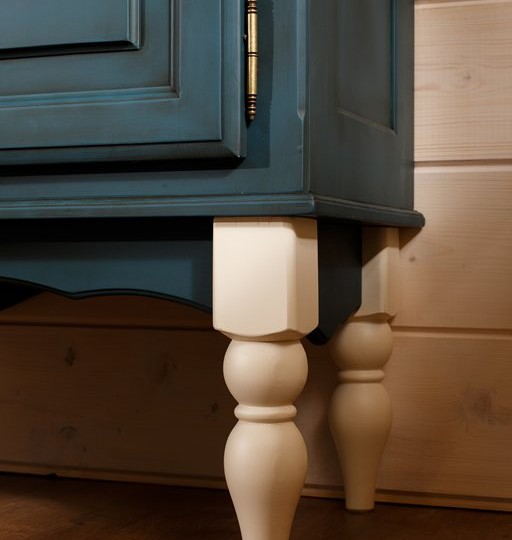 Сервант трехдверный Валенсия 2-51 на высоких ножках