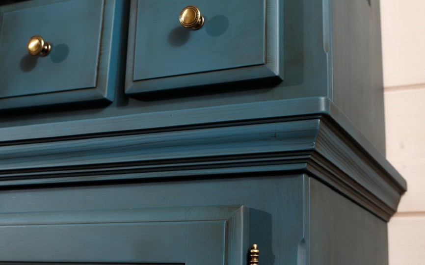 Сервант трехдверный Валенсия 2-51 на высоких ножках