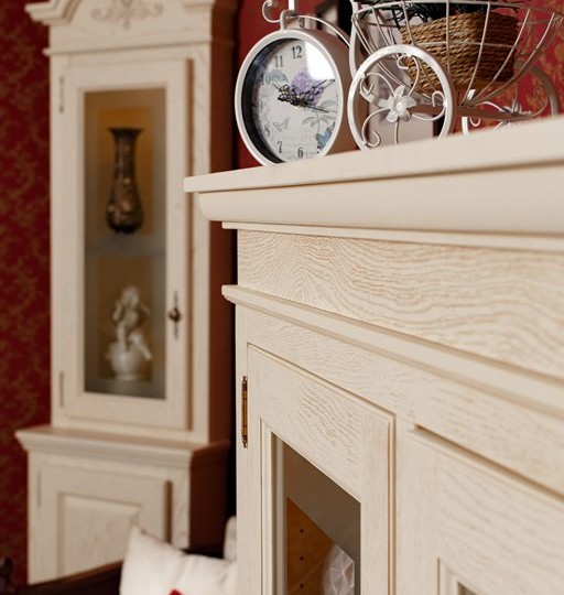 Сервант двухдверный Бьёрт на круглых ножках 1-19