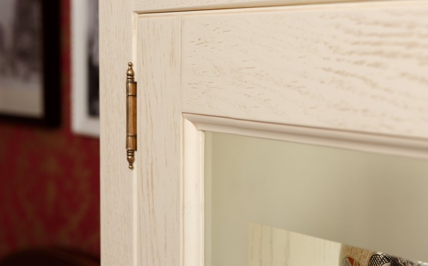 Сервант двухдверный Бьёрт на круглых ножках 1-19