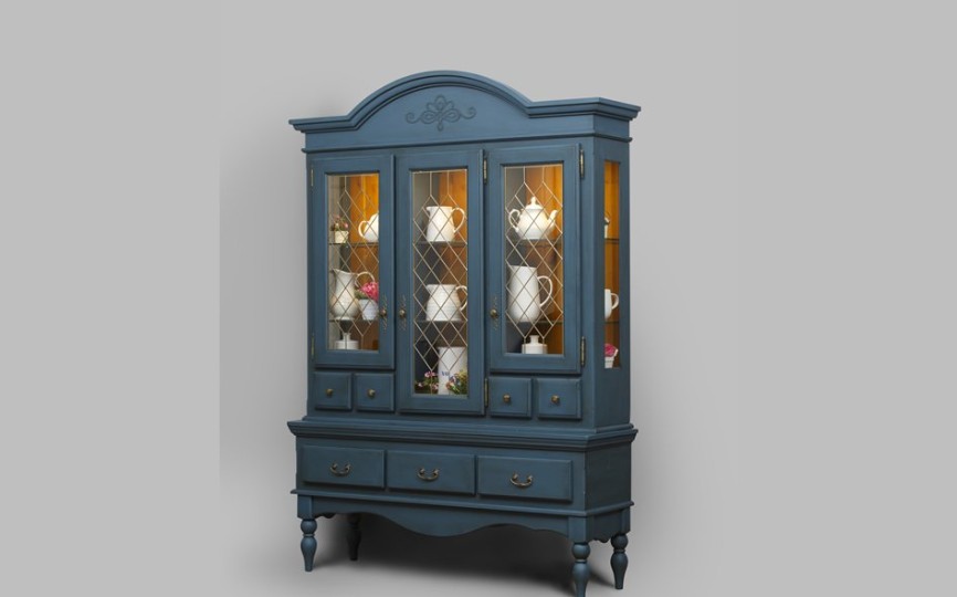 Сервант трехдверный Валенсия 2-53 на высоких ножках