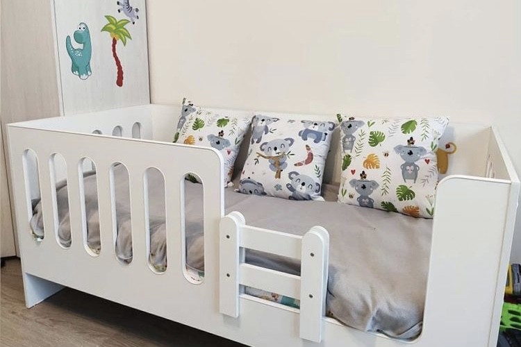 Низкая кровать с высокими бортиками Сказка (спальное место 180х80) ДС-10/1