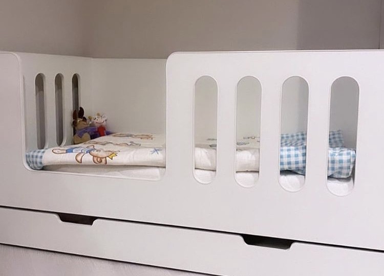 Низкая кровать с высокими бортиками Сказка (спальное место 180х80) ДС-10/1