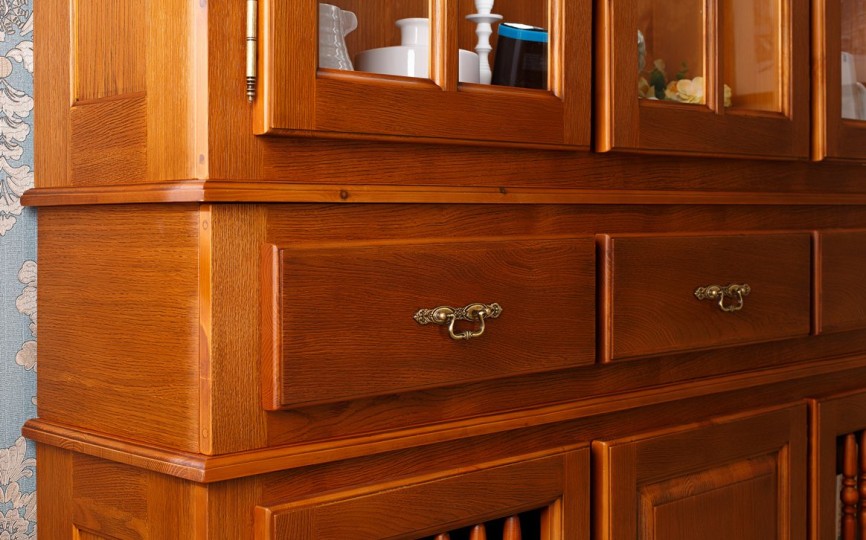 Сервант трехдверный высокий Бьёрт на круглых ножках 1-23