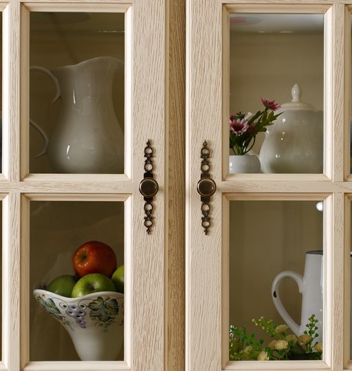 Сервант трехдверный высокий Бьёрт на круглых ножках 1-23