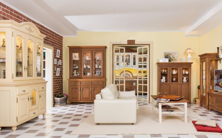 Буфет трехдверный высокий Бьёрт на круглых ножках 1-30