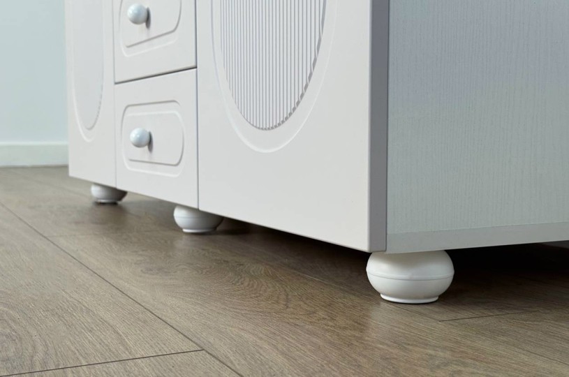 Шкаф трехдверный Милана с зеркалом Шкаф трехдверный Милана с зеркалом