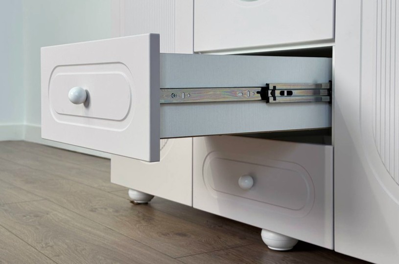 Шкаф трехдверный Милана с зеркалом Шкаф трехдверный Милана с зеркалом