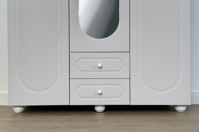 Шкаф трехдверный Милана с зеркалом Шкаф трехдверный Милана с зеркалом