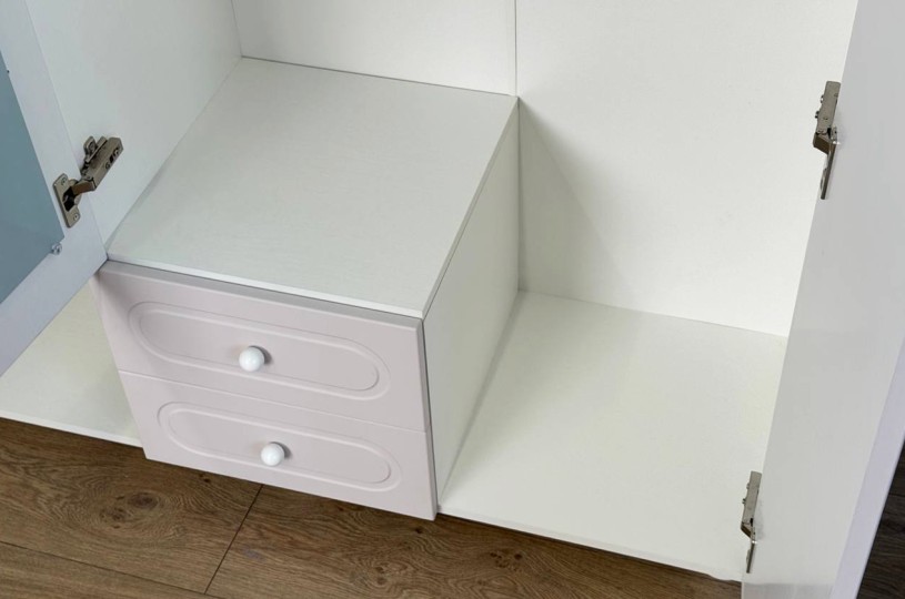 Шкаф трехдверный Милана с зеркалом Шкаф трехдверный Милана с зеркалом