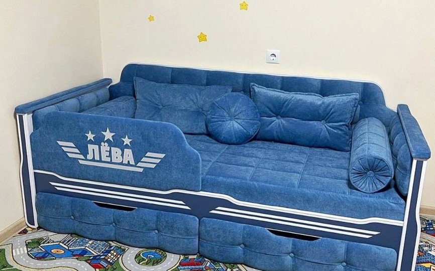 Детская кровать "Спорт" 180 с двумя ящиками  