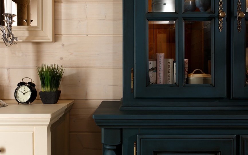 Сервант трехдверный Валенсия 2-64 на круглых ножках