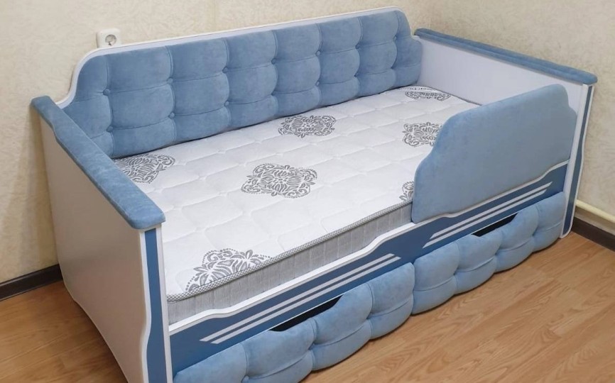 Детская кровать "Спорт" 190 с двумя ящиками   