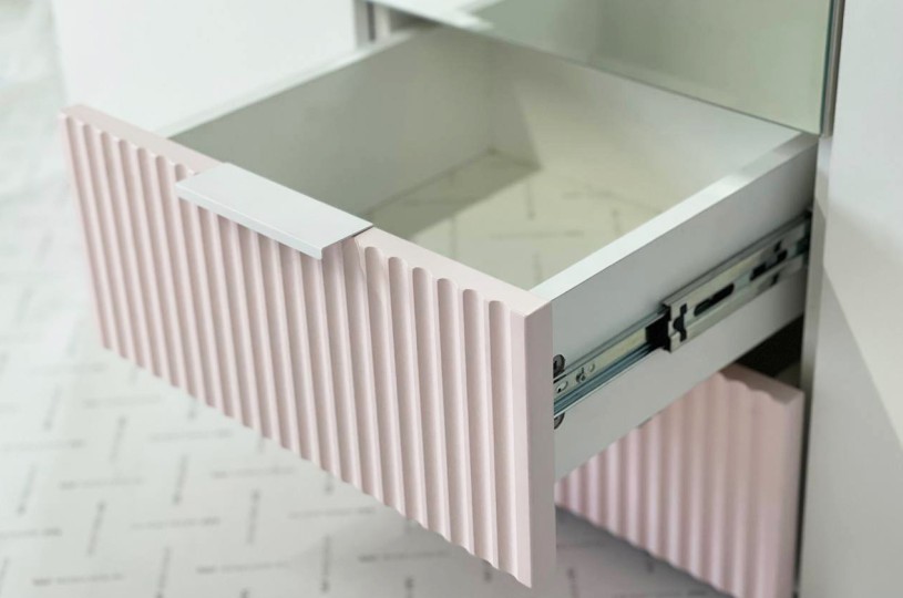 Шкаф трехдверный Зефир с зеркалом