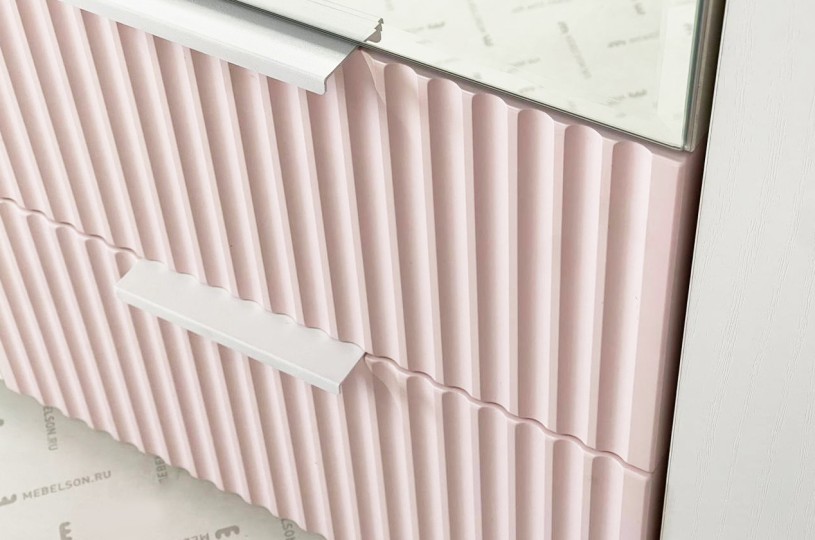 Шкаф трехдверный Зефир с зеркалом