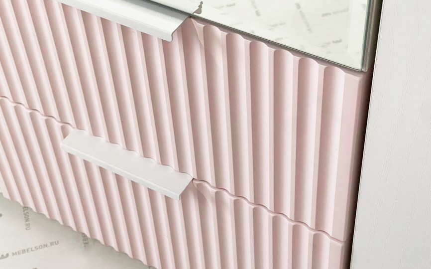 Шкаф трехдверный Зефир с зеркалом Шкаф трехдверный Зефир с зеркалом