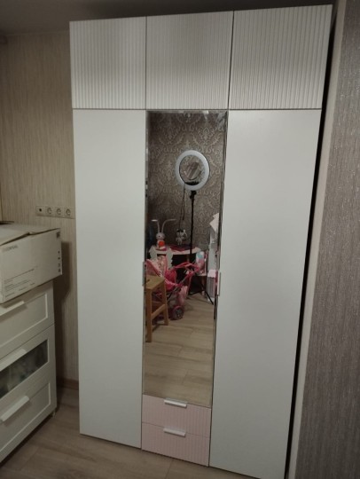 Шкаф трехдверный Зефир с зеркалом