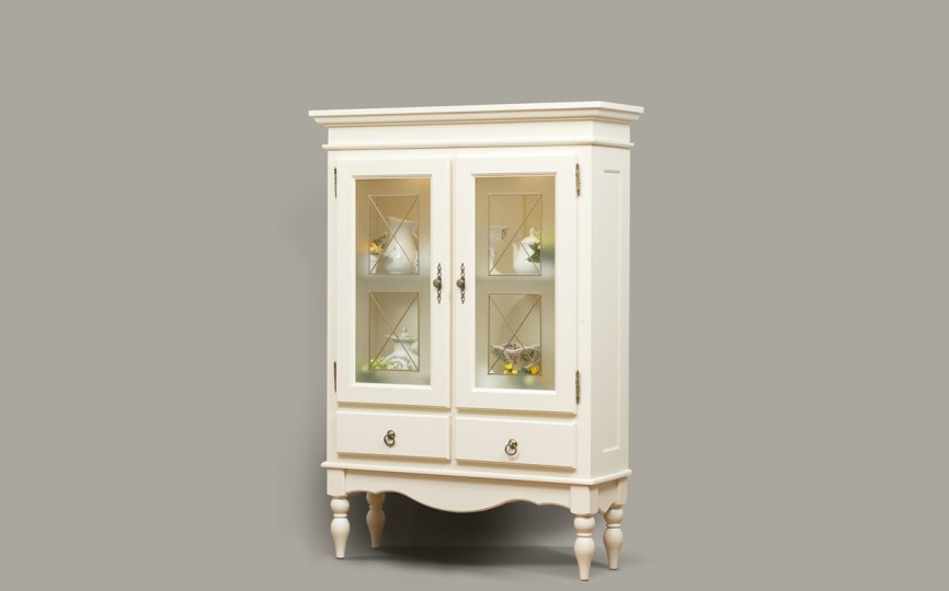 Сервант двухдверный Бьёрт на высоких ножках 1-35