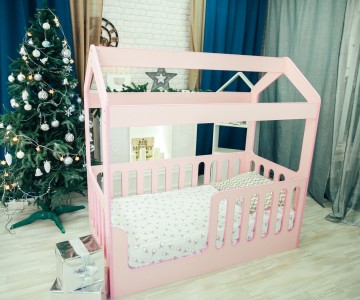Кроватка-домик из ЛДСП