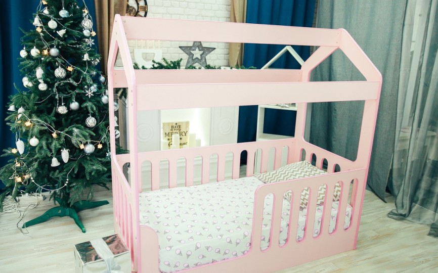 Кроватка-домик из ЛДСП Кроватка-домик из ЛДСП