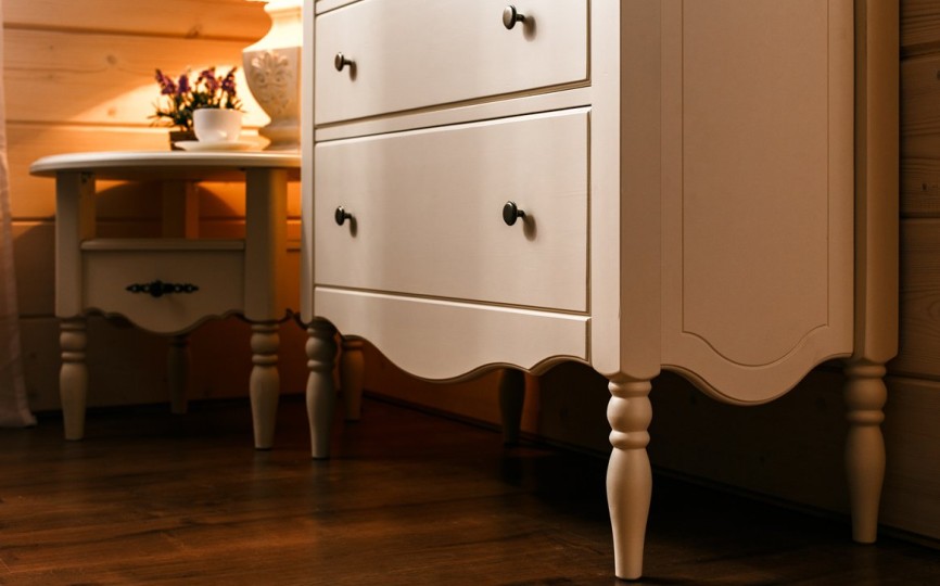 Буфет  двухдверный Бьёрт на высоких ножках 1-36