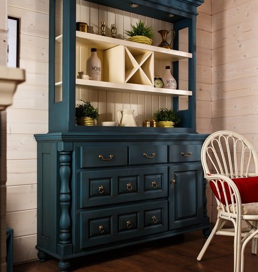 Сервант - витрина трехдверный Валенсия 2-69 на круглых ножках