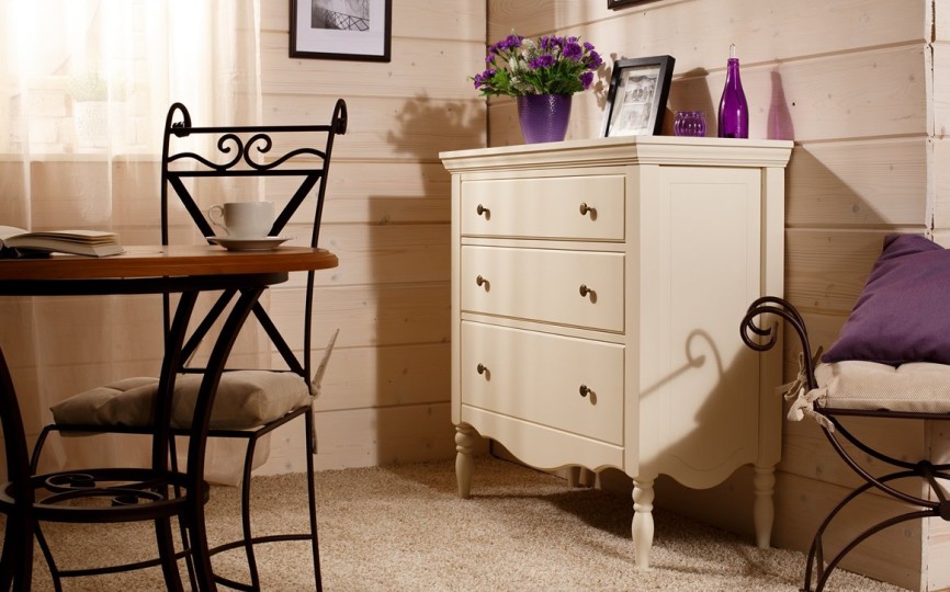 Комод Бьёрт на высоких ножках 1-37