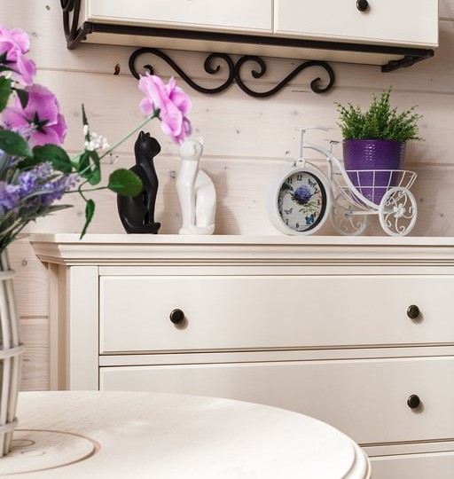 Комод Бьёрт на высоких ножках 1-37