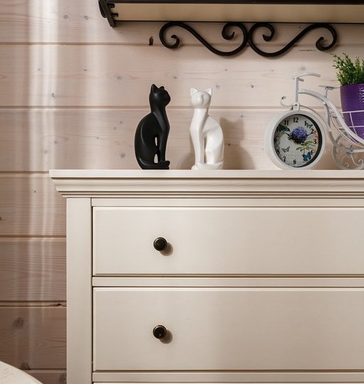 Комод Бьёрт на высоких ножках 1-37