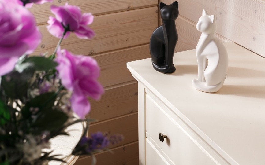 Комод Бьёрт на высоких ножках 1-37