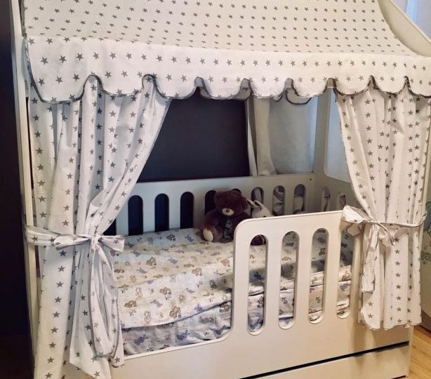 Кроватка-домик из ЛДСП с ящиком, белая Кроватка-домик из ЛДСП с ящиком, белая