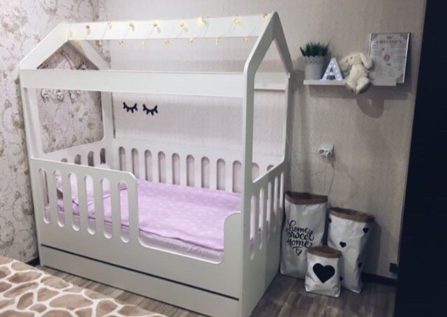 Кроватка-домик из ЛДСП с ящиком, белая Кроватка-домик из ЛДСП с ящиком, белая