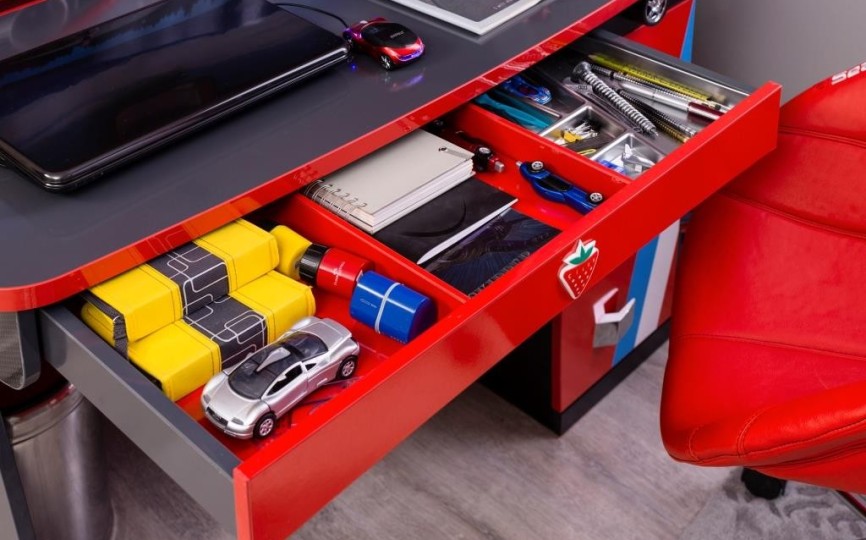 Стол письменный с приставкой "CHAMPION RACER"