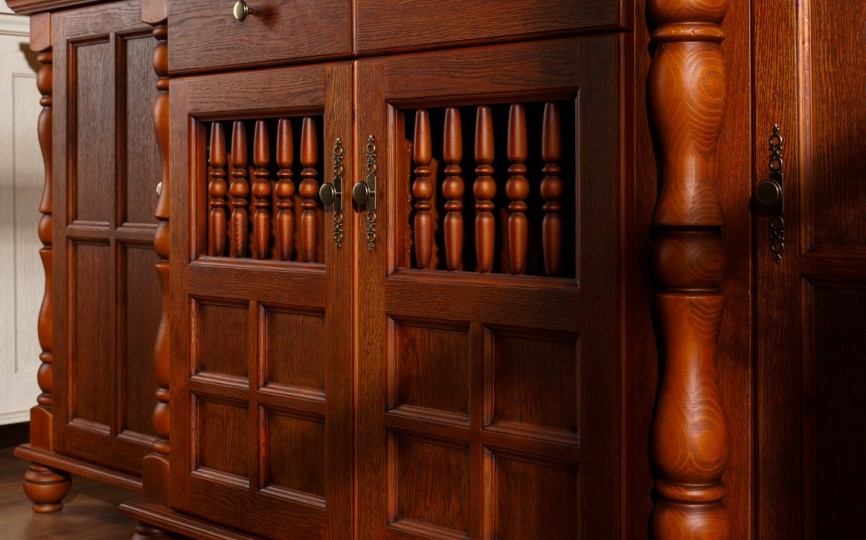 Сервант четырехдверный Валенсия 2-73 на круглых ножках