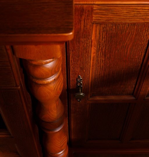 Сервант четырехдверный Валенсия 2-73 на круглых ножках