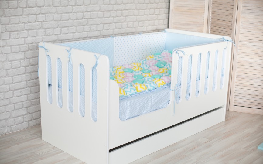 Кроватка из ЛДСП, с ящиком, укороченная (вертикаль) Кроватка из ЛДСП, с ящиком, укороченная (вертикаль)