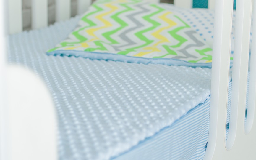 Кроватка из ЛДСП, с ящиком, укороченная (вертикаль) Кроватка из ЛДСП, с ящиком, укороченная (вертикаль)