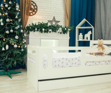 Кроватка-домик без крыши с ящиком из ЛДСП, манеж