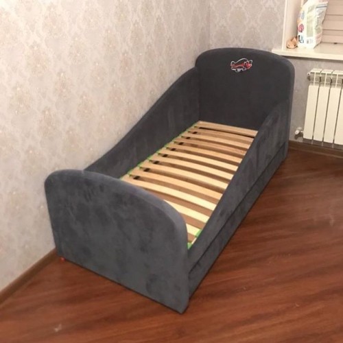 Кроватка с мягкими бортиками "Самолетик" (серая)